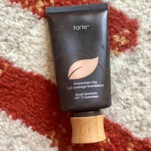 tarte Amazonian Clay foundation SPF 15